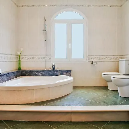 Villa Cala'n Blanes Sleeps 6 Pool Air Con Wifi
