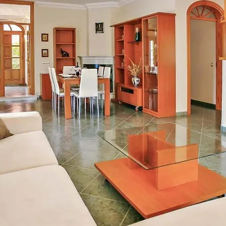 Cala'n Blanes Sleeps 6 Pool Air Con Wifi *